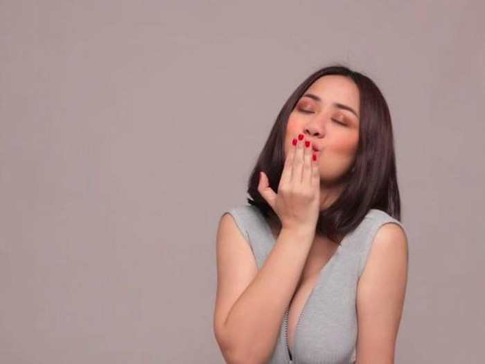 Gaya terbaru Tante Ernie.