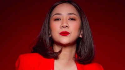 Pose Terbaru Tante Ernie Si Pemersatu Bangsa, Bikin Salfok