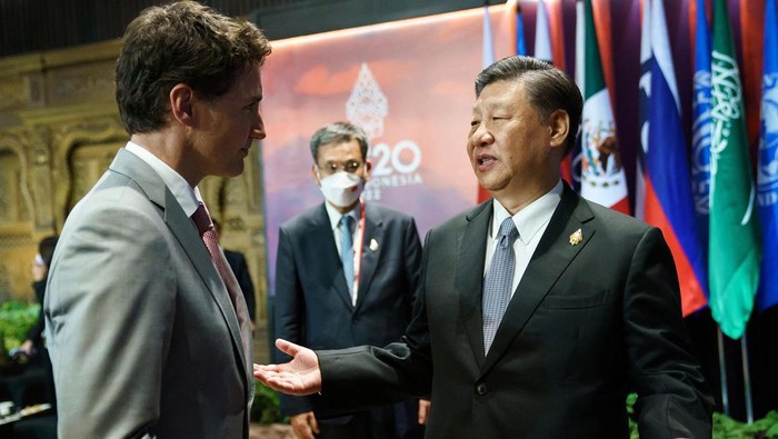 Presiden China Xi Jinping 'memarahi' PM Kanada Justin Trudeau di sela-sela KTT G20 Bali. Meski begitu keduanya terlihat akrab di pertemuan-pertemuan sebelumnya.