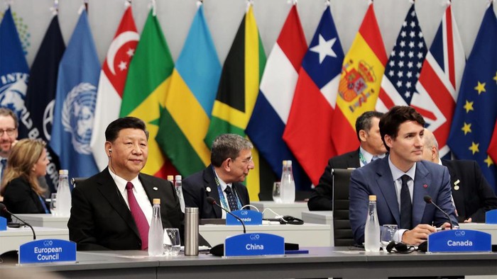 Presiden China Xi Jinping 'memarahi' PM Kanada Justin Trudeau di sela-sela KTT G20 Bali. Meski begitu keduanya terlihat akrab di pertemuan-pertemuan sebelumnya.