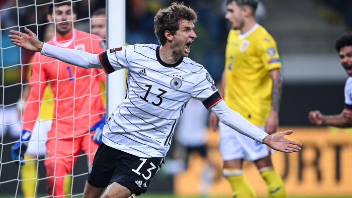 WOLFSBURG, GERMANY - NOVEMBER 11: Thomas Mueller of germany  celebrates as he scores the goal during the 2022 FIFA World Cup Qualifier match between Germany and Liechtenstein at Volkswagen Arena on November 11, 2021 in Wolfsburg, Lower Saxony. (Photo by Stefan Matzke - sampics/Corbis via Getty Images)