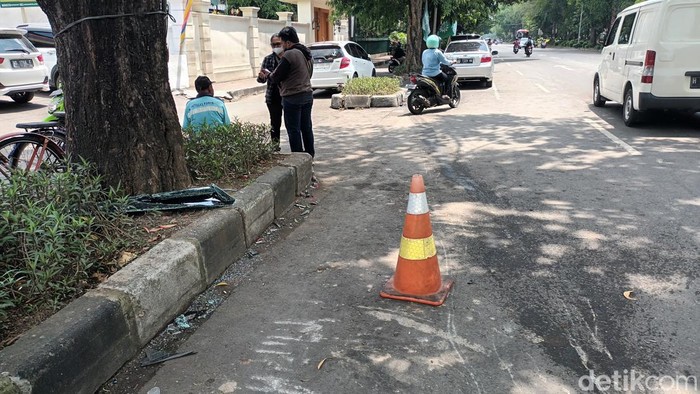 TKP Kecelakaan beruntun mobil, motor, dan gerobak es di Slamet Riyadi Solo, Kamis (17/11/2022).