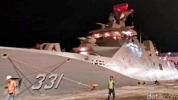 TNI AL Selamatkan Penumpang KM Mutiara Timur I di Perairan Bali