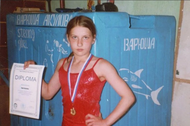 Varya Akulova pernah dijuluki Gadis Terkuat di Dunia di usia 10 tahun. Ia mendapat juluki Girl Hercules setelah berhasil membanting badan ayahnya sendiri yang beratnya mencapai 107 kg. Foto: Facebook