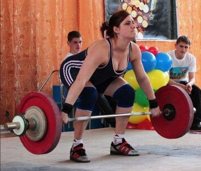 Seperti dulu, Varya masih terlihat seperti wanita biasa yang ternyata menyimpan kekuatan besar meski sebenarnya ingin tubuh sebesar sang ayah. Tapi sekarang untuk menjaga tubuh dan kekuatan ia lebih memperhatikan asupan makanan.Foto: Facebook