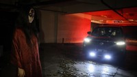 Ada penampakan sorot lampu mobil saat memasuki lorong, apa itu?