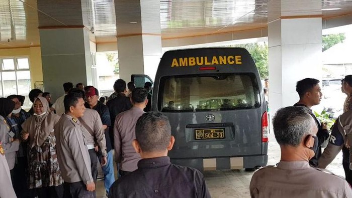 Wakil Direktur Reserse Kriminal Umum Polda Sumbar AKBP Muchtar Siregar ditemukan meninggal dunia di salah satu kamar hotel di Kabupaten Pasaman Barat.
