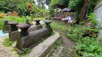 Area makam ini menjadi tempat tinggal warga sekitar. Areal permukiman dan kuburan tersebut memiliki lebar sekitar 60 meter dari timur ke barat dan panjang 70 meter dari utara ke selatan. (Foto: Anggah/detikJateng)