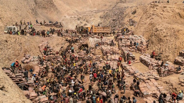 1244417469 Artisanal miners carry sacks of ore at the Shabara artisanal mine near Kolwezi on October 12, 2022. - Some 20,000 people work at Shabara, in shifts of 5,000 at a time.
Congo produced 72 percent of the worlds cobalt last year, according to Darton Commodities. And demand for the metal is exploding due to its use in the rechargeable batteries that power mobile phones and electric cars.
But the countrys poorly regulated artisanal mines, which produce a small but not-negligeable percentage of its total output, have tarnished the image of Congolese cobalt. (Photo by Junior KANNAH / AFP) (Photo by JUNIOR KANNAH/AFP via Getty Images)