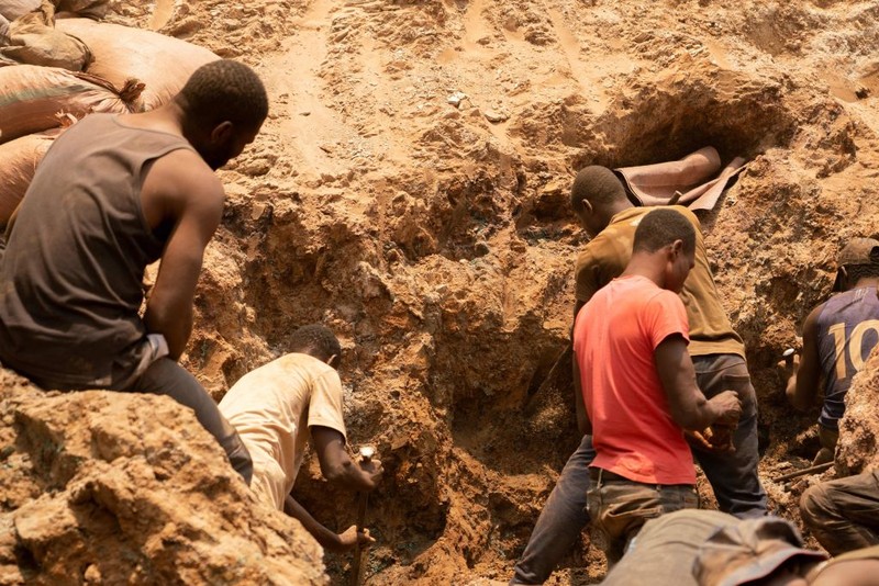 Artisanal miners carry sacks of ore at the Shabara artisanal mine near Kolwezi on October 12, 2022. - Some 20,000 people work at Shabara, in shifts of 5,000 at a time.
Congo produced 72 percent of the worlds cobalt last year, according to Darton Commodities. And demand for the metal is exploding due to its use in the rechargeable batteries that power mobile phones and electric cars.
But the countrys poorly regulated artisanal mines, which produce a small but not-negligeable percentage of its total output, have tarnished the image of Congolese cobalt. (Photo by Junior KANNAH / AFP) (Photo by JUNIOR KANNAH/AFP via Getty Images)