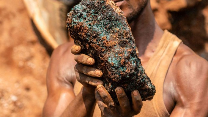 Artisanal miners carry sacks of ore at the Shabara artisanal mine near Kolwezi on October 12, 2022. - Some 20,000 people work at Shabara, in shifts of 5,000 at a time.
Congo produced 72 percent of the worlds cobalt last year, according to Darton Commodities. And demand for the metal is exploding due to its use in the rechargeable batteries that power mobile phones and electric cars.
But the countrys poorly regulated artisanal mines, which produce a small but not-negligeable percentage of its total output, have tarnished the image of Congolese cobalt. (Photo by Junior KANNAH / AFP) (Photo by JUNIOR KANNAH/AFP via Getty Images)