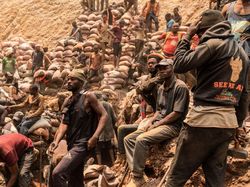 Potret Miris Pekerja Tambang Baterai Ponsel di Kongo