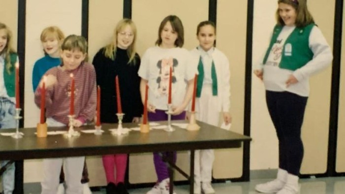 6 Foto Wanita Pemilik Kaki Terbesar di Dunia