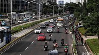 Aksi ini merupakan respons dari komunitas Bike To Work terkait penghapusan anggaran jalur sepeda oleh Pemprov DKI Jakarta.