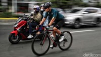 Awalnya, komunitas Bike to Work berkumpul di Plaza FX Sudirman kemudian berangkat ke Balai Kota DKI Jakarta.