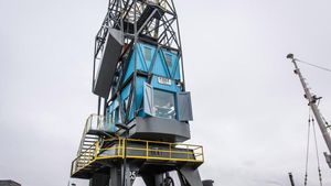 Aneh Tapi Keren, Ada Rumah di Atas Crane!