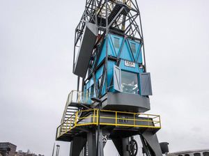 Aneh Tapi Keren, Ada Rumah di Atas Crane!