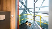 Apartemen tersebut memiliki tiga lantai dan lokasinya tak berpindah dari lokasi asalnya. Dok. inhabitat
