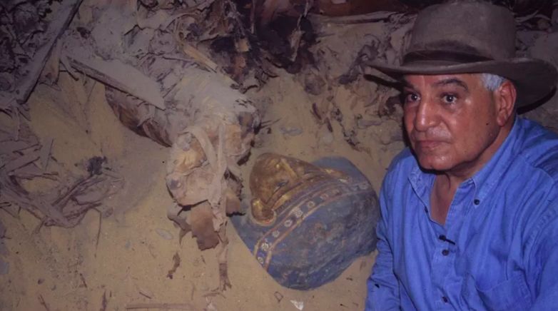 Arqueólogos descubren cientos de momias y pirámides de antiguas reinas egipcias