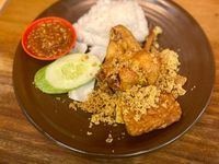 5 Tempat Makan Ayam Goreng Kremes Di Jakarta Ini Terkenal Enak - Halaman 2