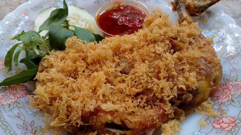 Ayam goreng kremes