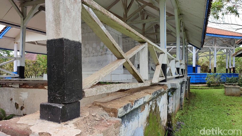 Bangunan Situs Jambansari rusak