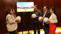 Selain tiket gratis pertandingan, para pemenang yang ditemani oleh masing-masing pasangannya juga akan mendapatkan tiket pulang pergi ke Qatar dan akomodasi menginap selama berada disana.