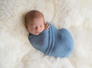 Anjuran Membacakan Adzan untuk Bayi yang Baru Lahir
