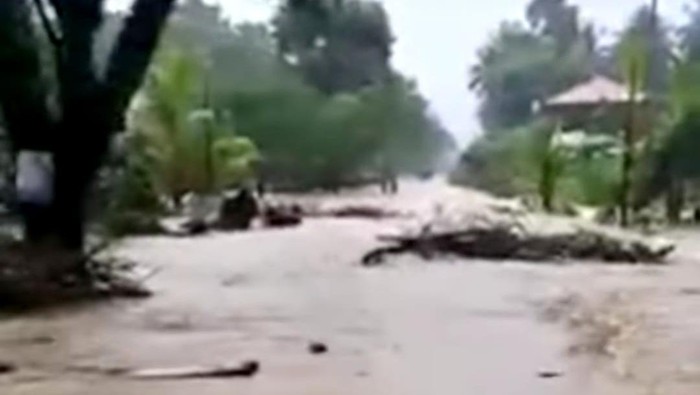 Bendungan Malunda Majene, Sulbar meluap.