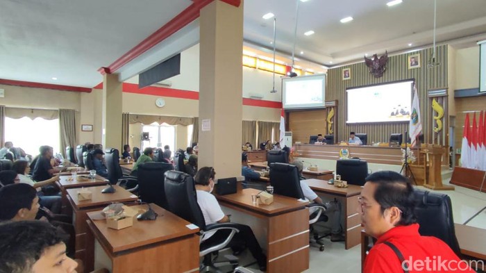 Bos tempat hiburan malam mengadu ke DPRD Pangandaran