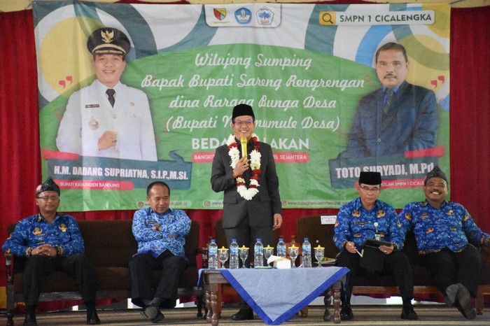 Bupati Bandung Dadang Supriatna