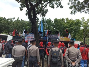 Buruh Geruduk Balai Kota DKI Lagi, Ini Tuntutannya