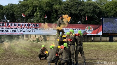 Atraksi Polisi Hutan di Sukabumi