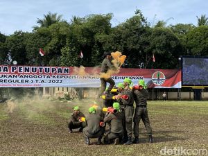 Atraksi Polisi Hutan di Sukabumi