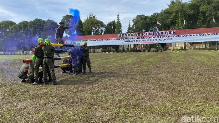 Diklati Polisi Hutan di Sukabumi.