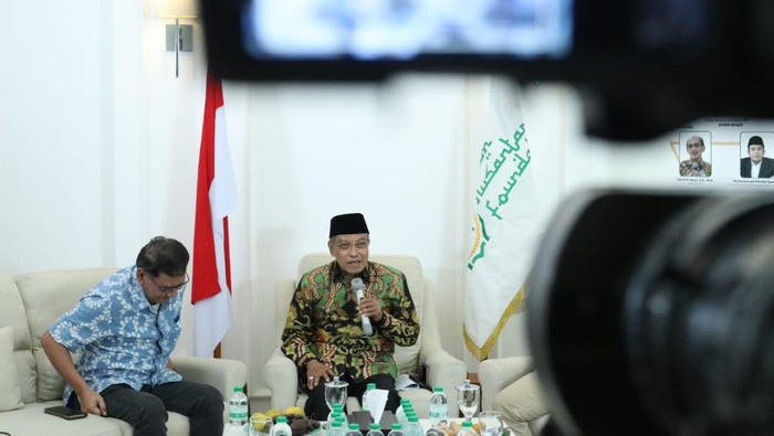 Dorong Kedaulatan Pangan dan Energi dari Segala Sisi Ketua Dewan Pembina Islam Nusantara Foundation (INF) KH Said Aqil Siroj mengajak para pakar untuk sama-sama berkontribusi membangun kedaulatan pangan dan energi.