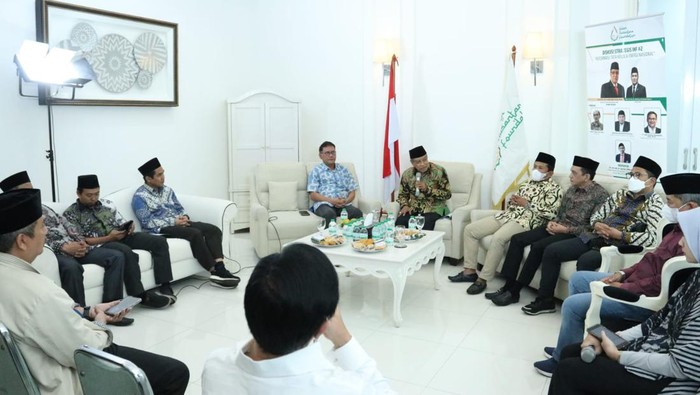 Dorong Kedaulatan Pangan dan Energi dari Segala Sisi Ketua Dewan Pembina Islam Nusantara Foundation (INF) KH Said Aqil Siroj mengajak para pakar untuk sama-sama berkontribusi membangun kedaulatan pangan dan energi.