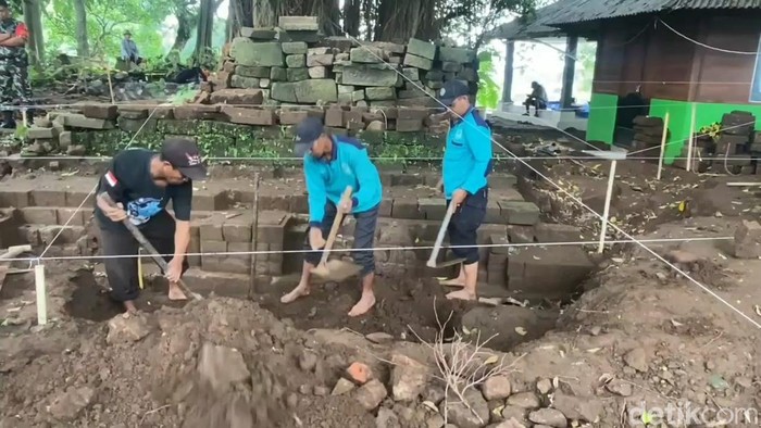 Ekskavasi Candi di Pasuruan Temukan Kepala Manusia Berbadan Burung-Raksasa