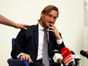 Jawaban Totti Saat Diminta Mourinho Balik ke Roma