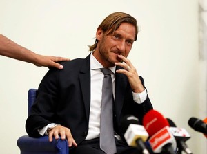 Totti Berencana Bangkit dari Pensiun