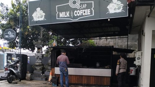 Gerai kopi Qlap Milk & Coffee usai mengalami kebakaran, Jumat (18/11/2022).