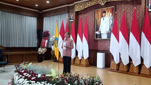 Gubernur Bali, I Wayan Koster, saat jumpa pers di Gedung Gajah, Jumat (18/11/2022). Foto: Nuranda Indrajaya