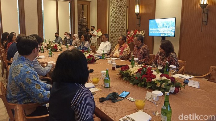 Heru Budi Makan Siang Bareng Mitra Internasional
