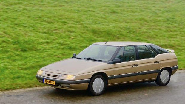 Ilustrasi mobil lawas Citroen.