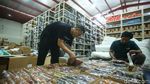 Intip Kesibukan Gudang Logistik di Depok