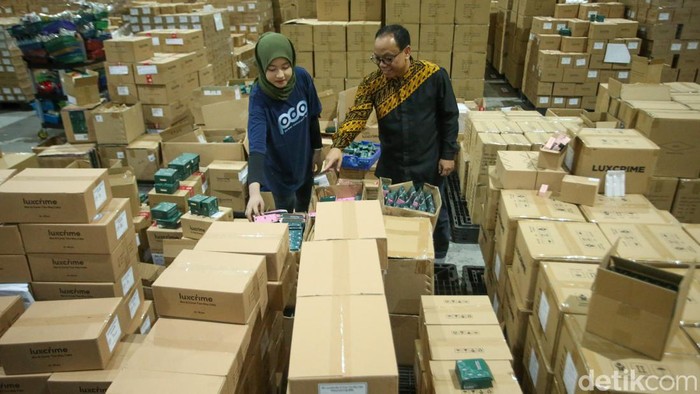Intip Kesibukan Gudang Logistik di Depok Sektor logistik dan rantai pasokan mampu membukukan dirinya dengan mencapai angka pertumbuhan 3,24% pada 2021 dibandingkan dengan tahun sebelumnya.