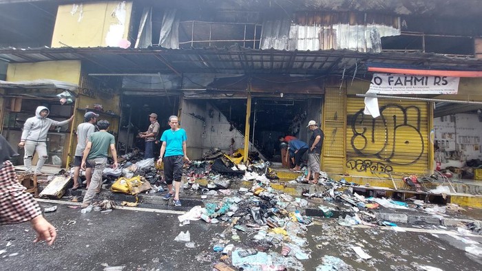 Kebakaran Pasar Pagi Asemka Padam, Barang Dagangan Hangus Berantakan
