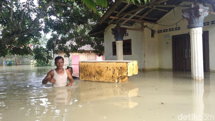 Kondisi banjir di Batu Bara, Sumut.