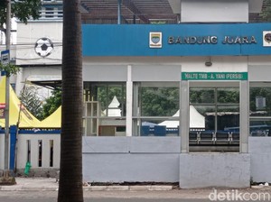 Shelter TMB yang Kotor dan Dikeluhkan Penumpang