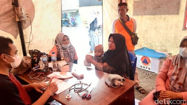 Korban banjir di Batu Bara, Sumut mulai mengeluh terserang penyakit.